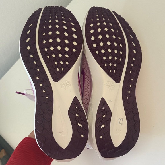 Nike Women's White and Pink Pegasus 41 - Picture 6 of 7